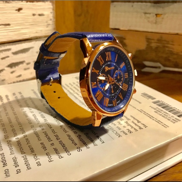 Luxury Fashion Faux Leather Analog Quartz Watch - Picture 4 of 5